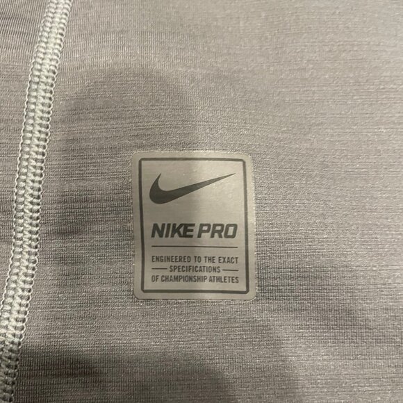 Nike Pro HyperWarm Mock Neck Sweater Size Medium - Picture 2 of 4